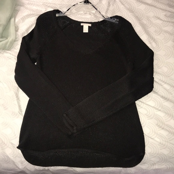 Knitted H&M V-neck sweater! Only worn once!! - Picture 2 of 4